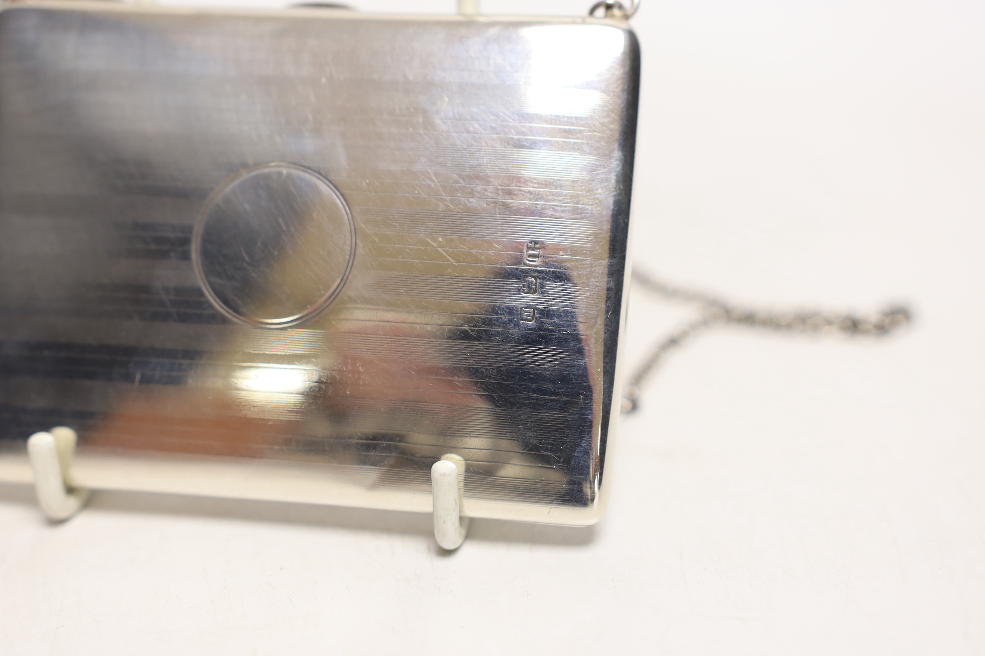 An Edwardian silver mounted card purse, with suspension chain, George Unite, London?, 1907, 10cm.